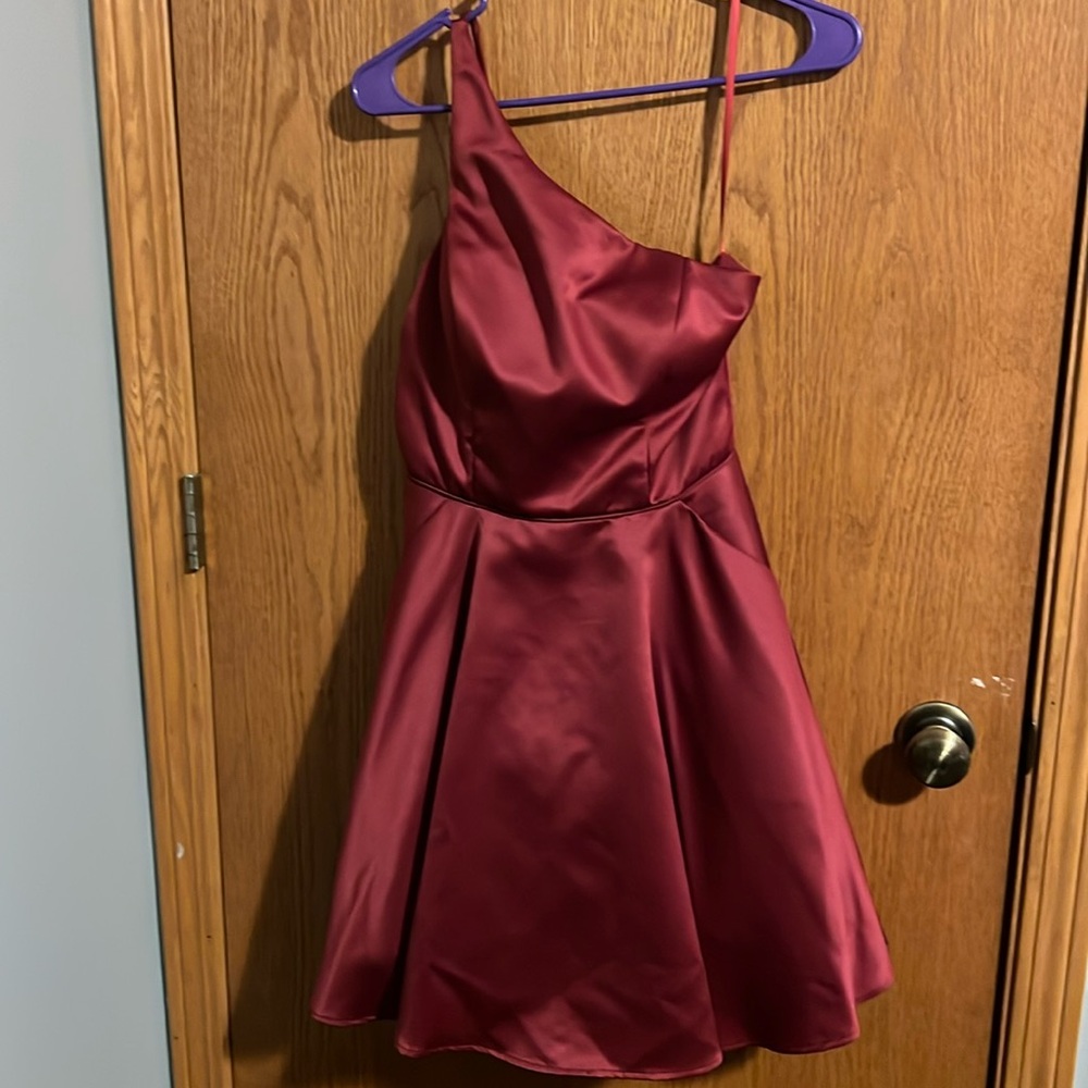 Junior one shoulder mauroon dress size 5